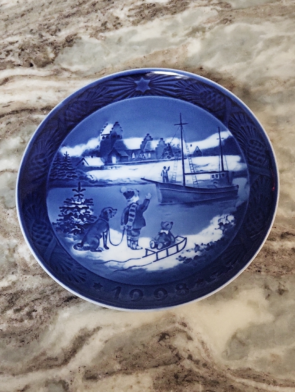 Royal Copenhagen Decorative Wall Plate 1998